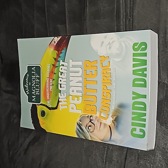 The Great Peanut Butter Conspiracy Magnolia Bluff Crime Chronicles Cindy Davis - Picture 4 of 7